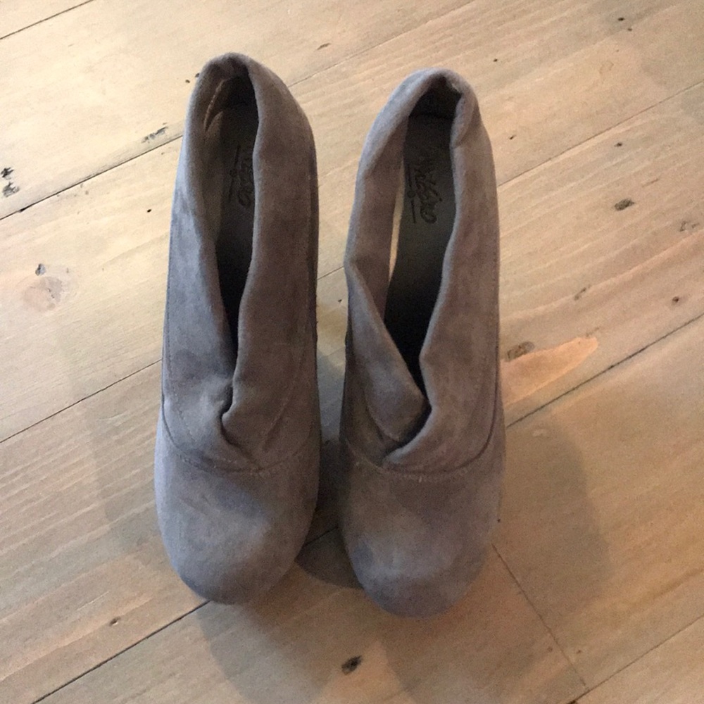 Mossimo grey suede platform booties